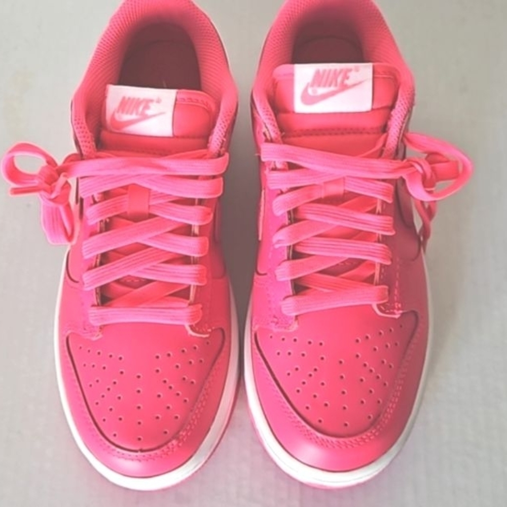 Nike Women's Pink Sneakers